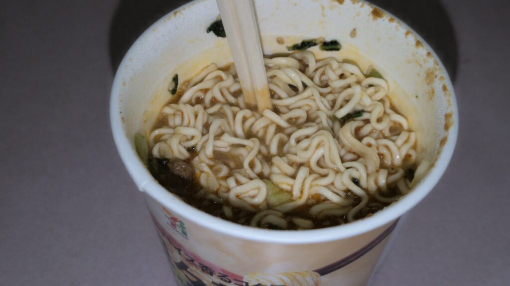 セブン&アイプレミアム 担々麺 商品画像