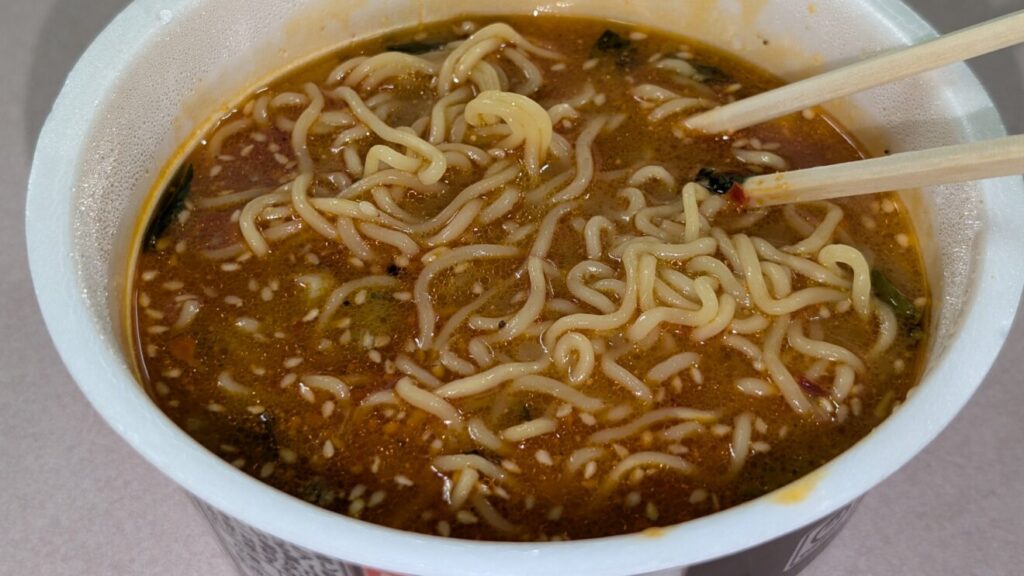 マルちゃん 麺づくり 味噌ベースの担々麺の商品写真、調理後