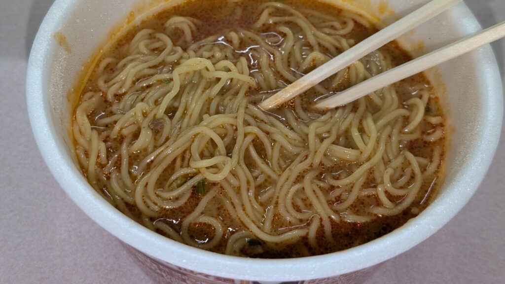 日清 麺職人 濃厚担々麺の商品写真、調理後