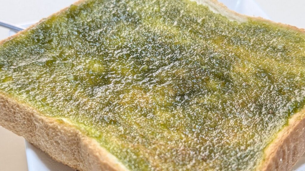 サボテンジャムをトーストに塗ってみた