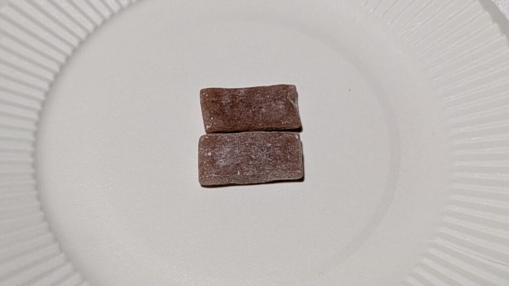 実際のはちみつねり梅。多少のばらつきはあるが基本的に形は整っている。